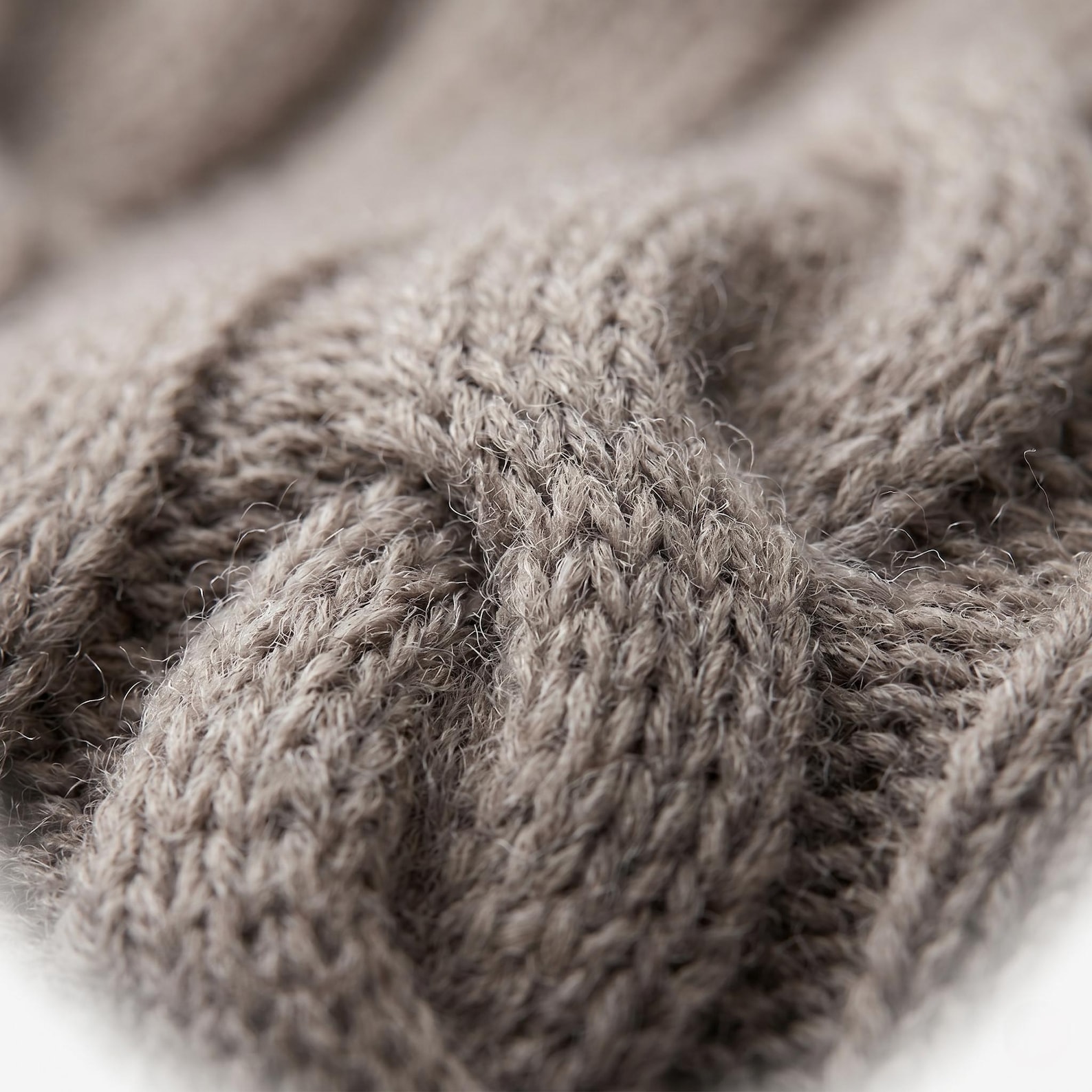The Heritage Cable Throw - Image 3