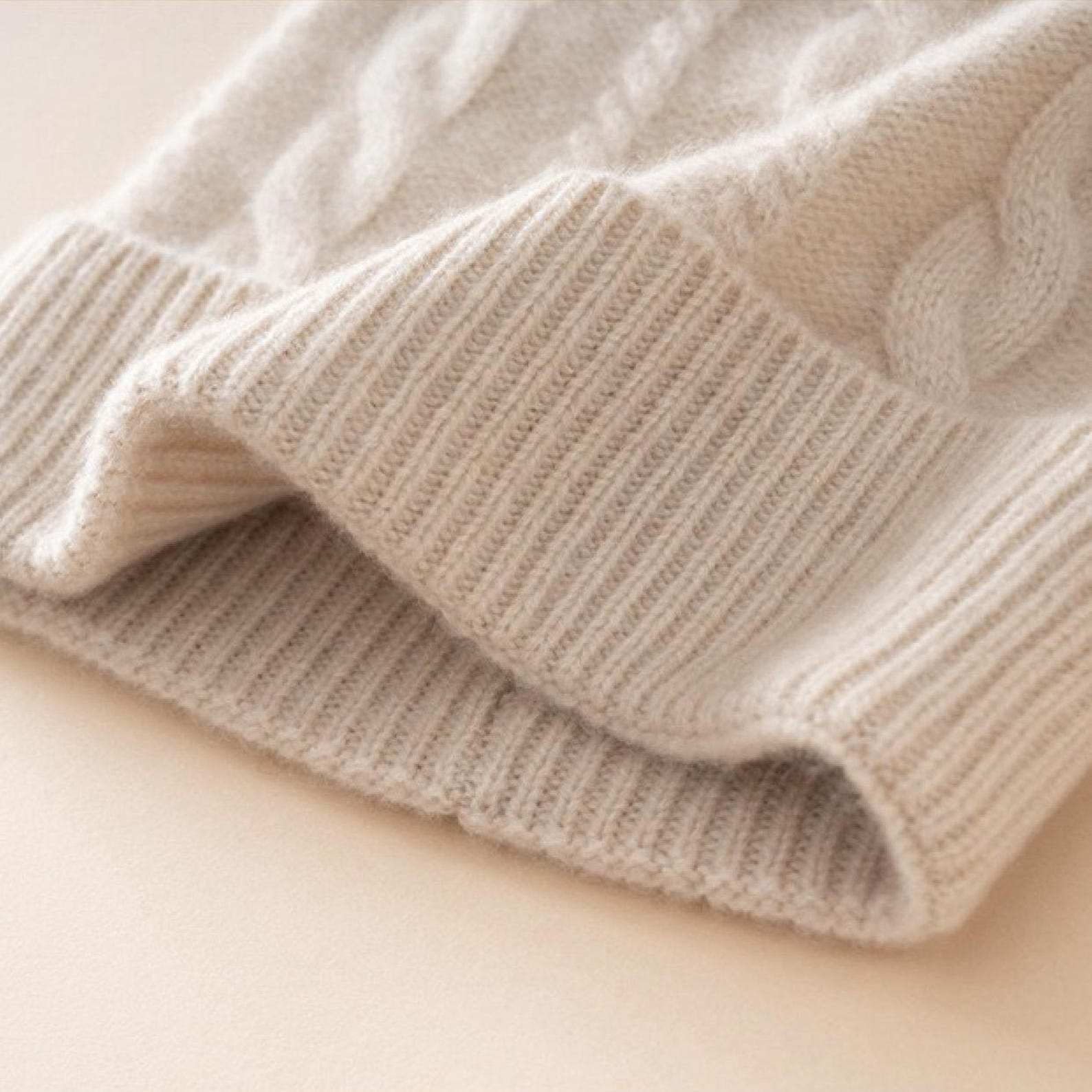 The Cashmere-Blend Classic Cable Beanie - Image 5